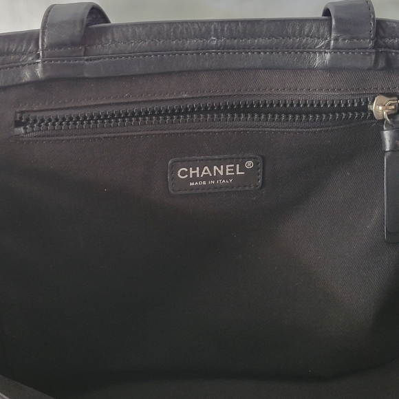 Chanel Tote - Picture 2 of 3